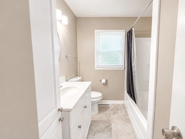 3228 S Saint Paul Ave — Photo 7
