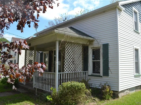 176 N Main St, Lyndonville, NY 14098