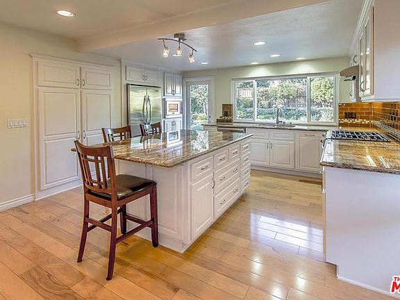 5th image of 31935 Watergate Ct