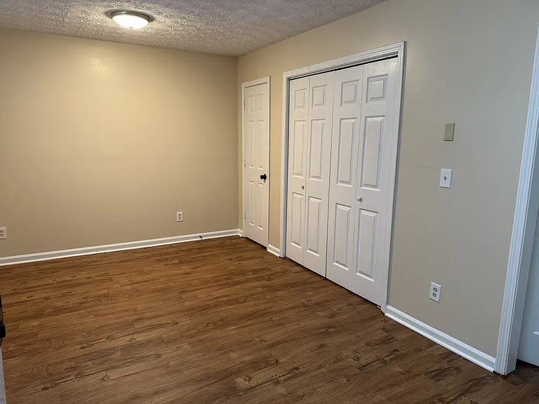Cresthill Townhomes — Photo 6