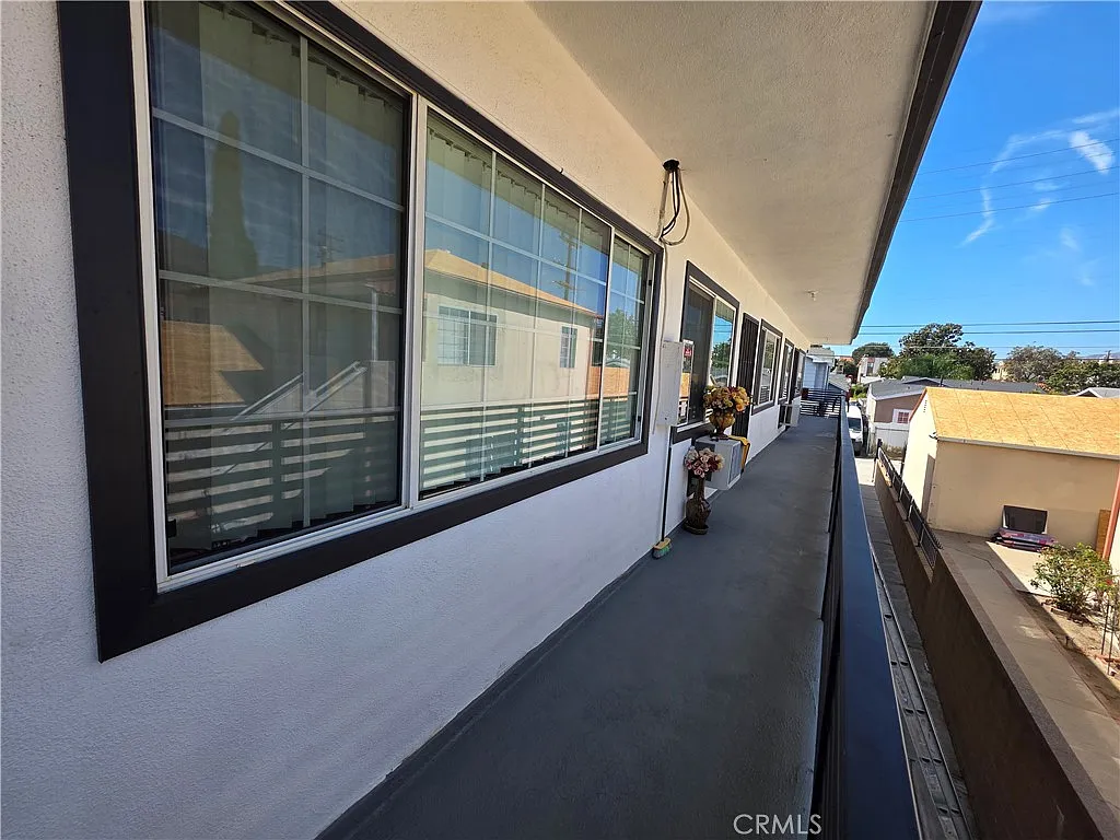 2 bed, 950 sqft, $2,500 — Photo 1