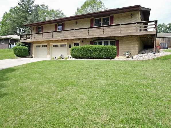 4902 Eiffel Dr, Godfrey, IL 62035