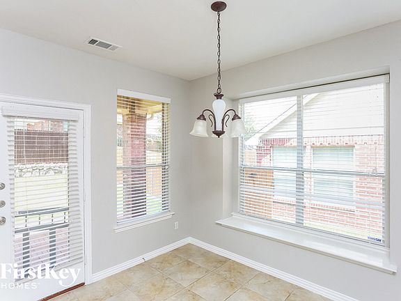 5th image of 640 Palomino Way