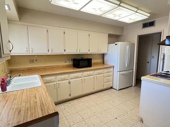 2nd image of 10227 W El Dorado Dr