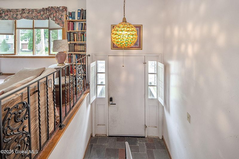 4th image of 250 Hillcrest Avenue