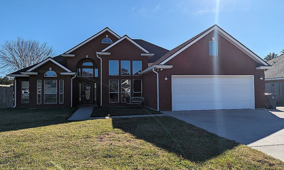 1st image of 615 Winchester Dr