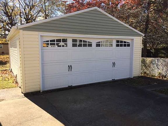 2nd image of 2813 E Cherry St