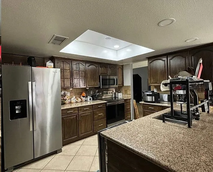 4025 E Saint Charles Ave — Photo 2