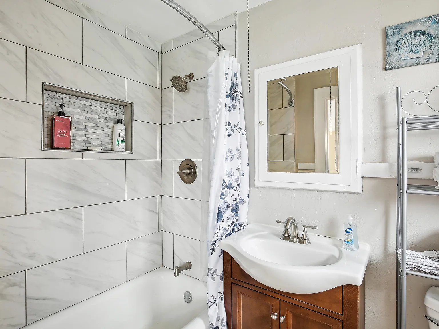 4 bed, 2.0 bath, 1500 sqft, $1,070 — Photo 2