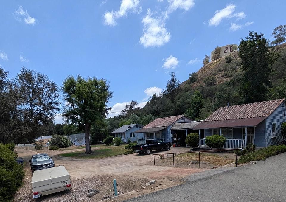 2nd image of 3013-3017 S Mission Rd