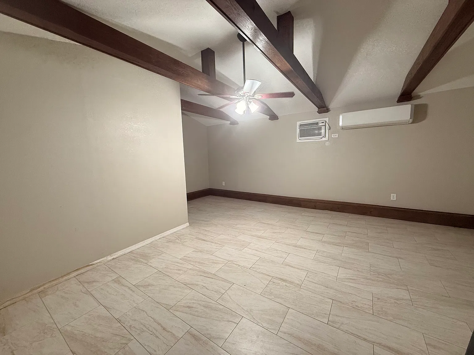 5015 N Suwanee Ave — Photo 2