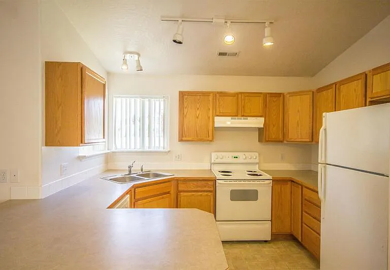 7765 N Abercrombie Ct — Photo 4