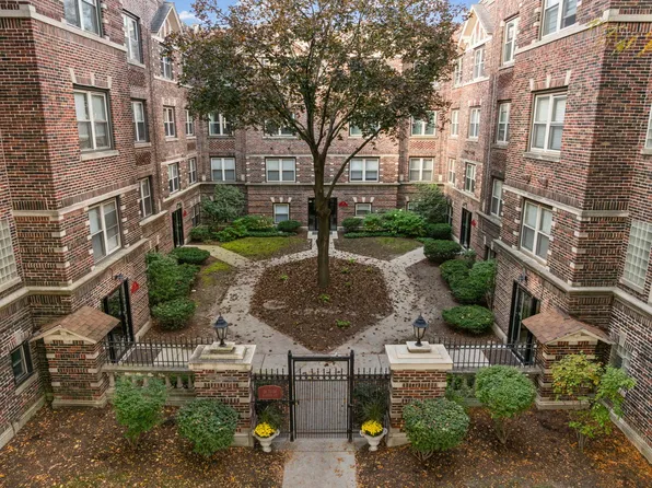 30 6th Ave APT 2F, La Grange, IL 60525