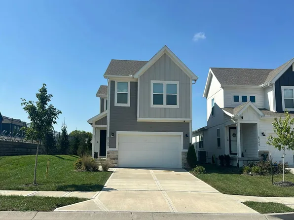 8749 SW Edgewater Dr, Blue Springs, MO 64064