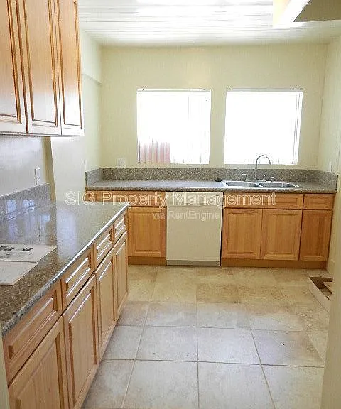 1250 E Villa St — Photo 7