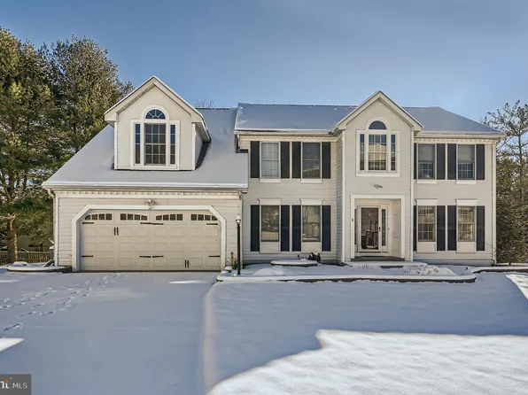 8 Sapphire Hill Ct, Baltimore, MD 21209