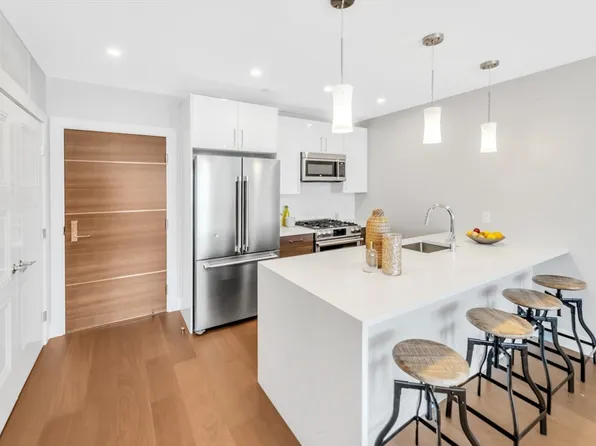 425 Lagrange St Unit 314, West Roxbury, MA 02132
