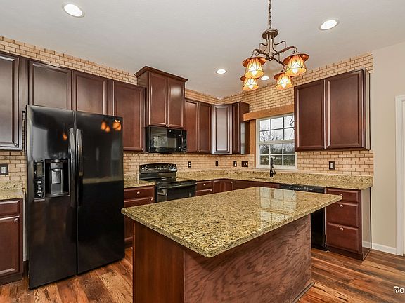 3rd image of 1402 Apple Farm Dr