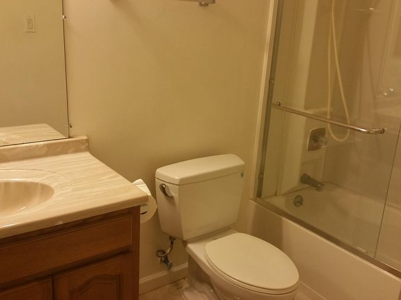 4th image of 219 Boardwalk Ave APT B