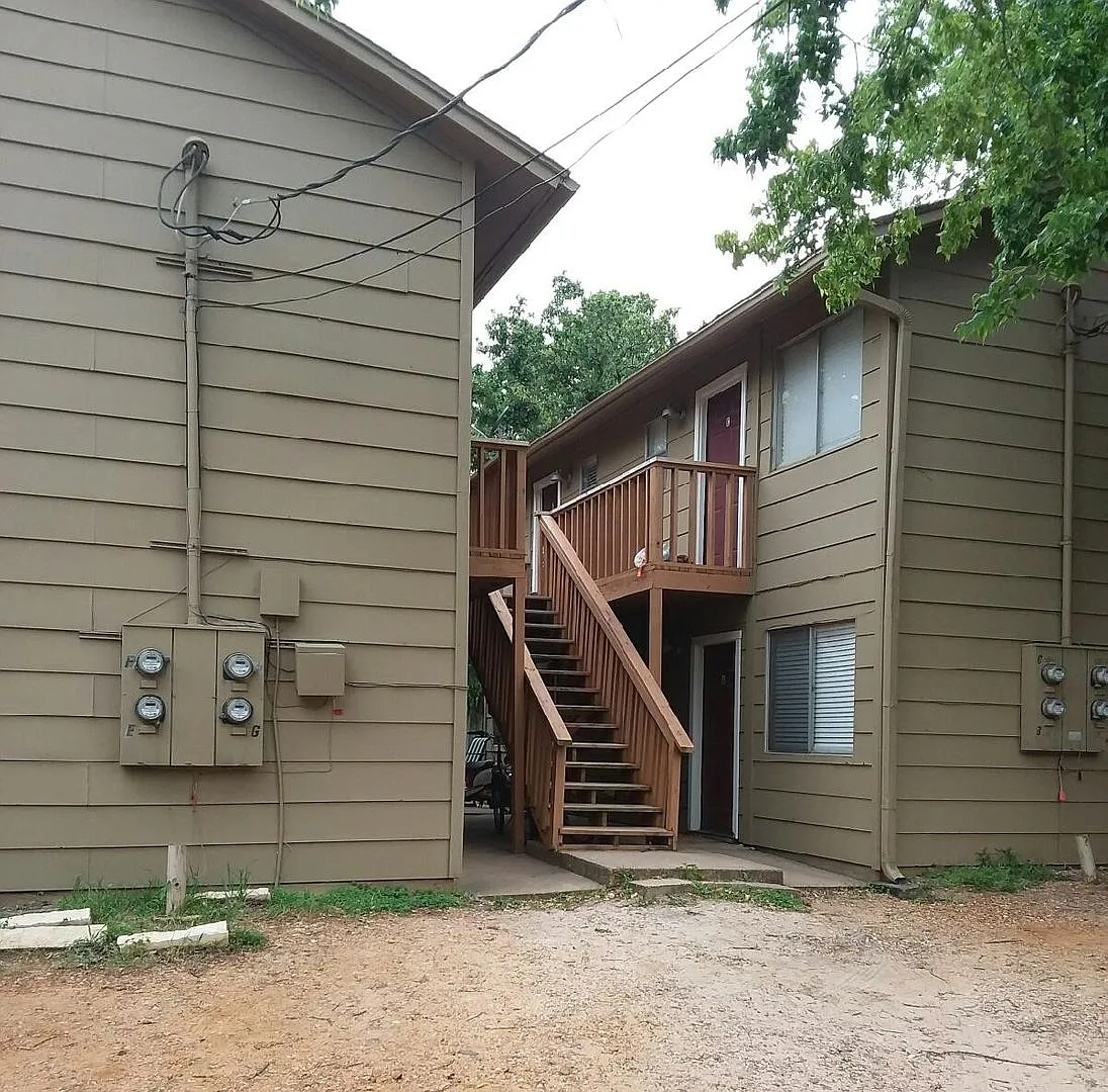 Building Photo - 406A Foch St
