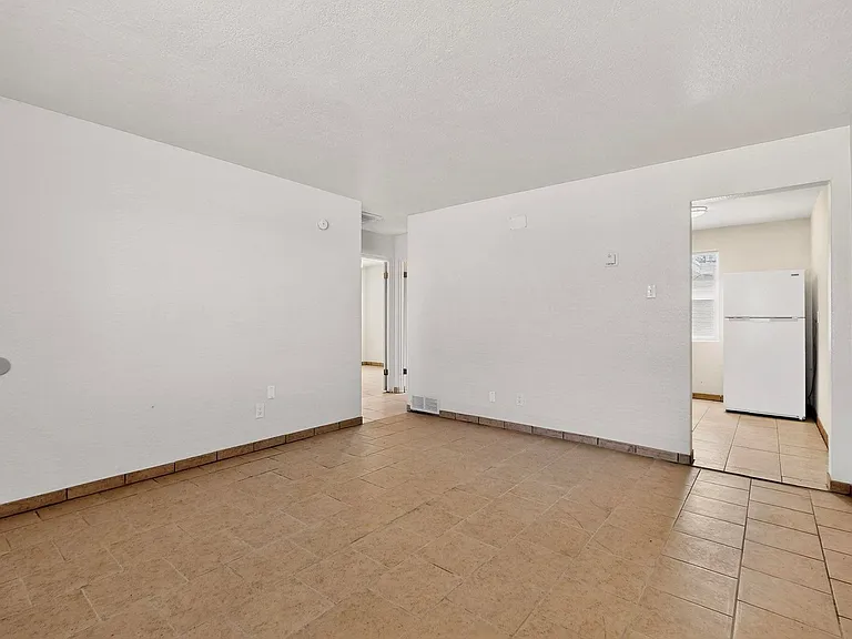 536 Cardenas Dr SE — Photo 10