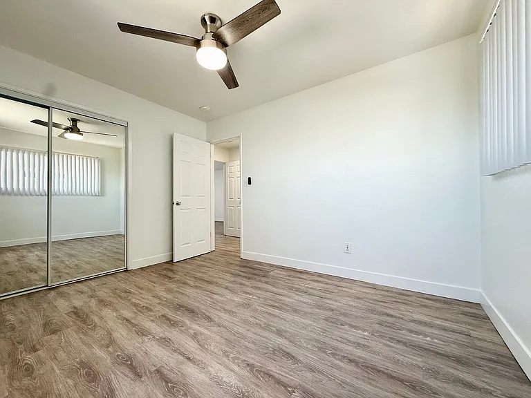 4681-4691 Kansas St — Photo 10
