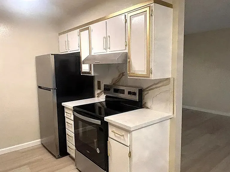 21 Lewis Ave #7 — Photo 7