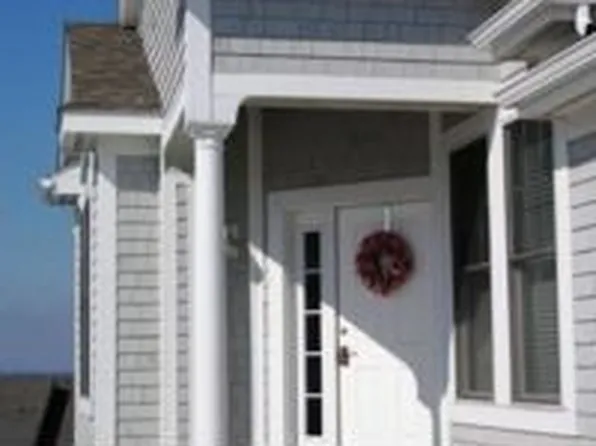 45 Topsail Dr, Tiverton, RI 02878