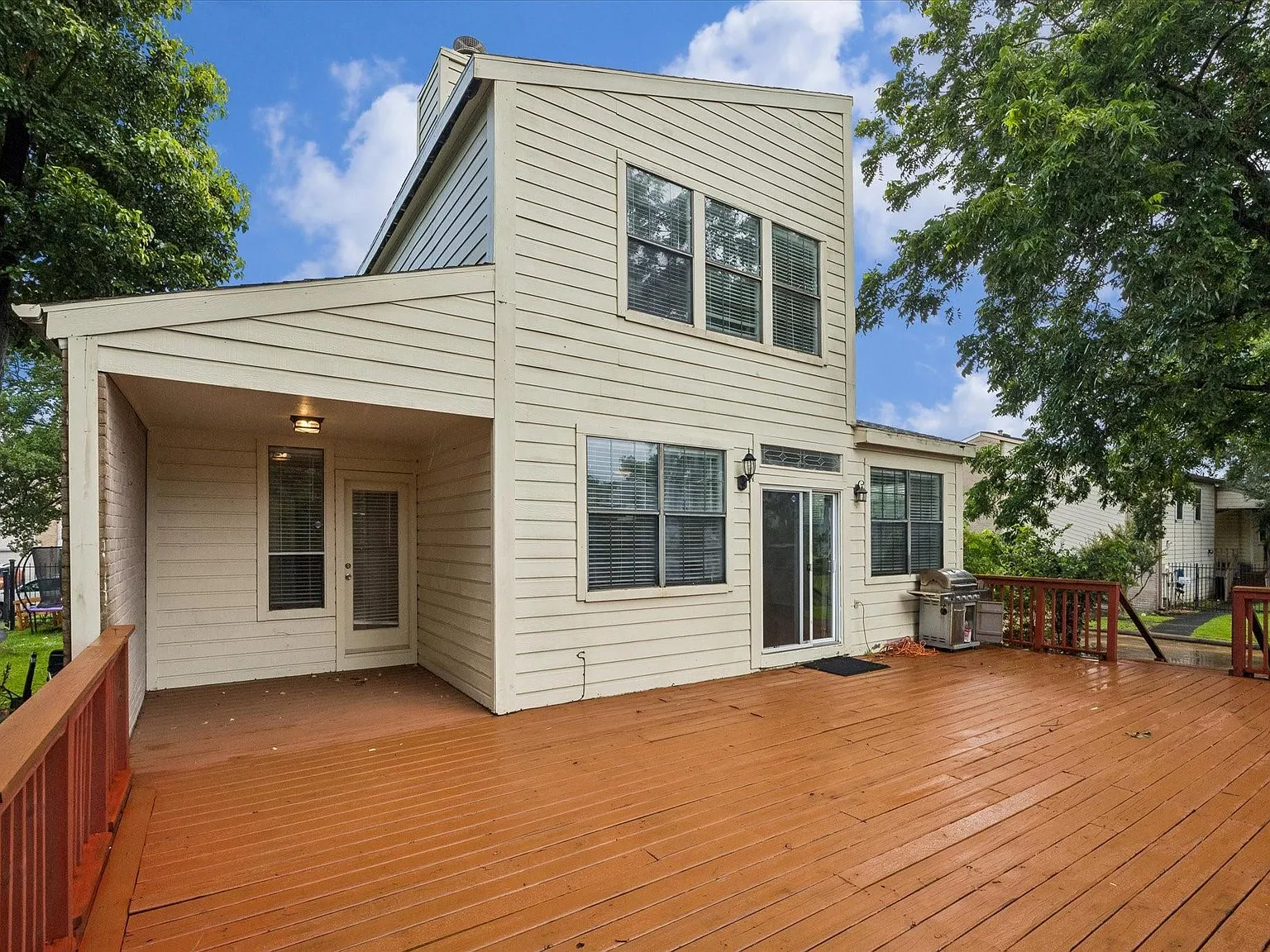 3 bed, 3.5 bath, 2208 sqft, $2,800 — Photo 3