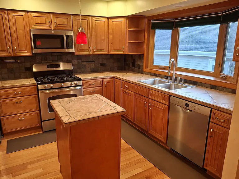 6 E Harbor Dr — Photo 3