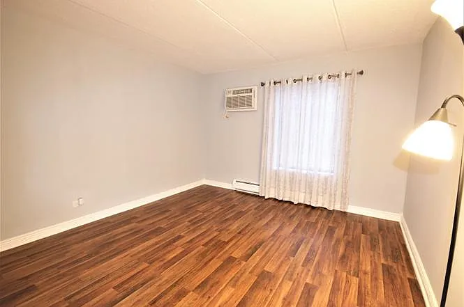 300 W Fullerton Ave — Photo 10