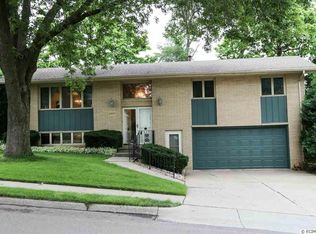 2975 Saint Anne Dr, Dubuque, IA 52001