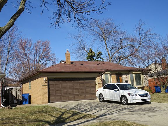 3rd image of 32627 Beechwood Dr