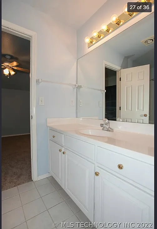 3 bed, 3.5 bath, 3430 sqft, $3,300 — Photo 2