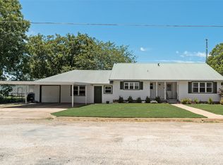 409 S Carter St, Whitewright, TX 75491