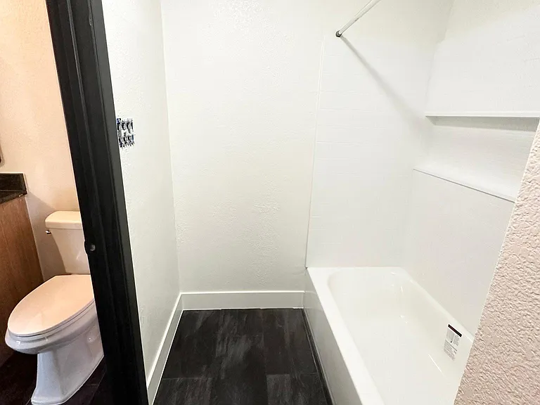 400 Wallace Dr — Photo 6