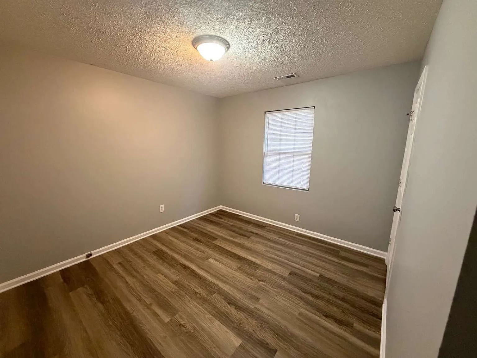 2 bed, 1.0 bath, 700 sqft, $895 — Photo 4