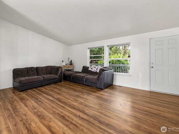 3rd image of 3029 Goddard Road SW