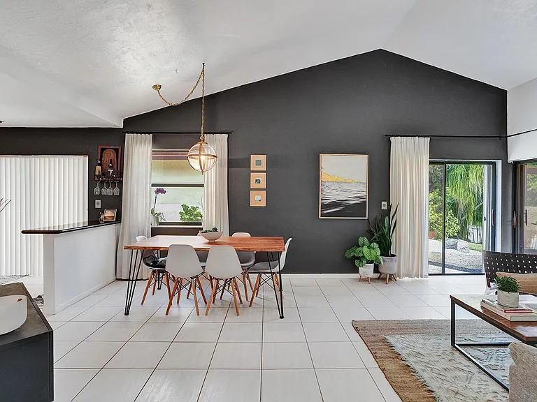 420 SW 113th Ter — Photo 3