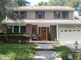 5 Grant Ave, Smithtown, NY 11787