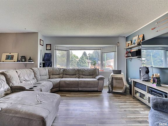 3rd image of 86 Straub Crescent