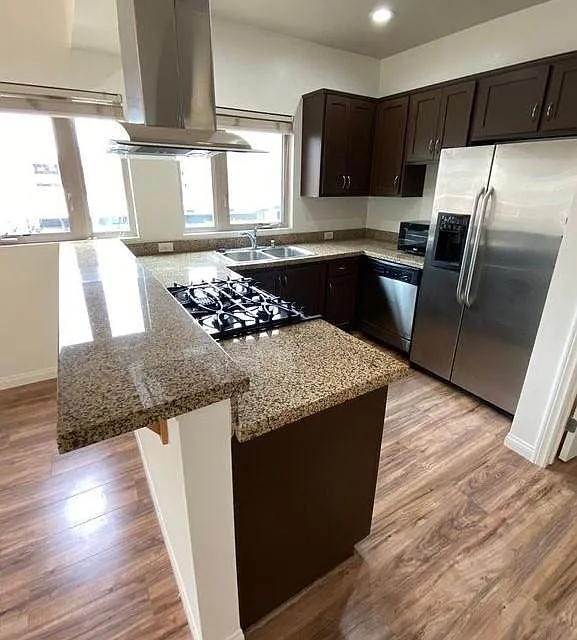 2 bed, 993 sqft, $3,595 — Photo 4