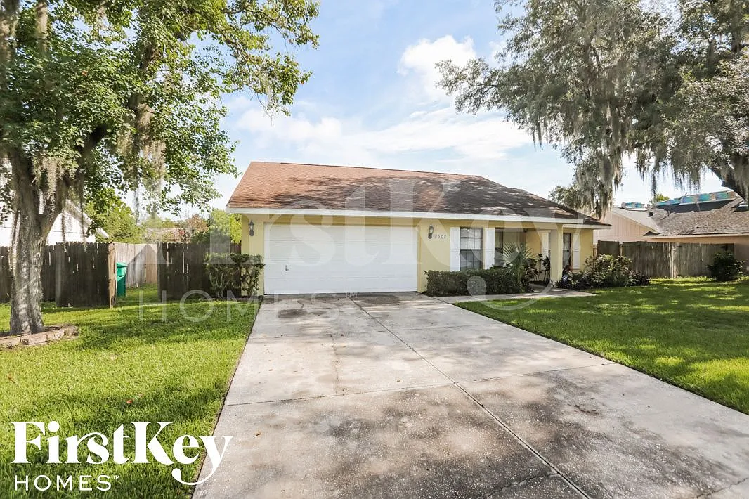 3 bed, 2.0 bath, 1466 sqft, $2,000 — Photo 2