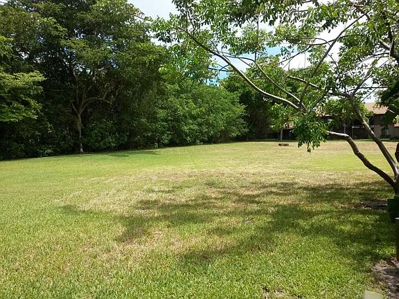 2nd image of 2445 SW 22nd Ave #1010