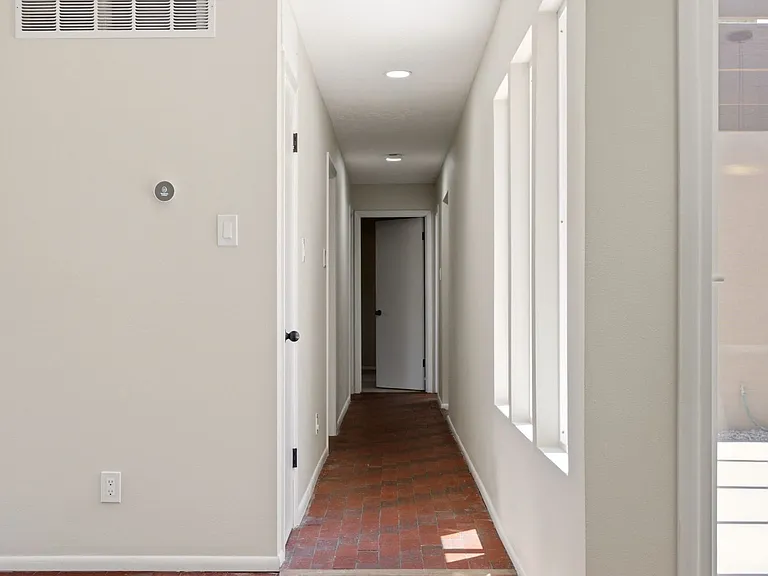 9817 Mary Ellen Pl NE — Photo 18