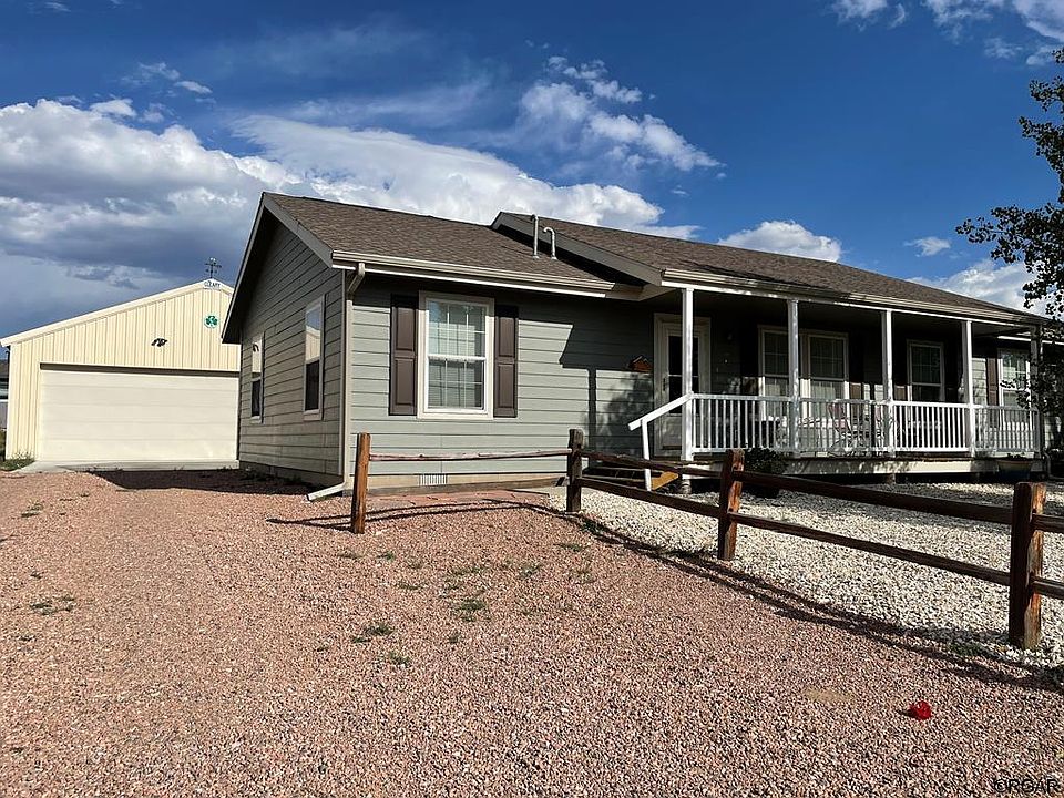 1st image of 7 Bassick Ln