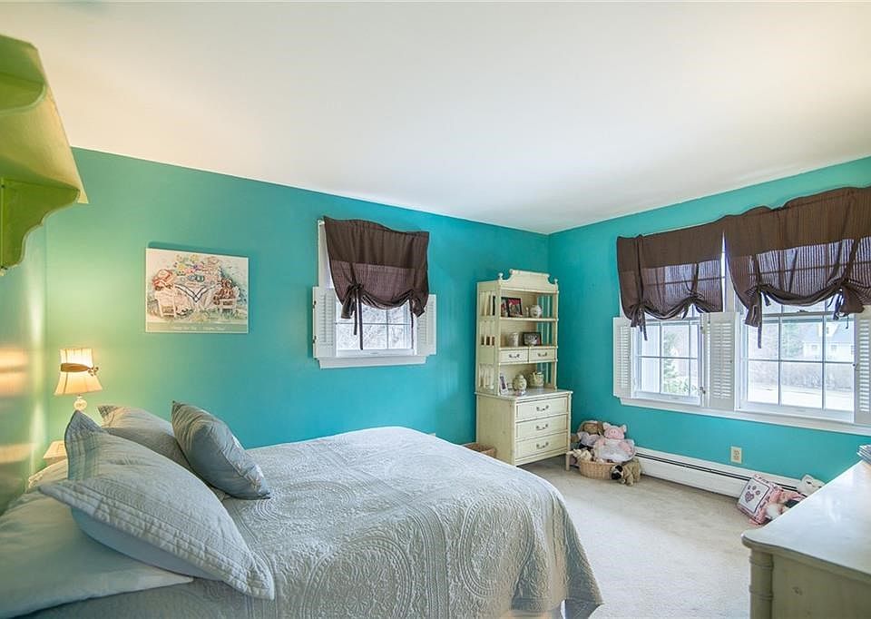 1st image of 49 Carriage Dr