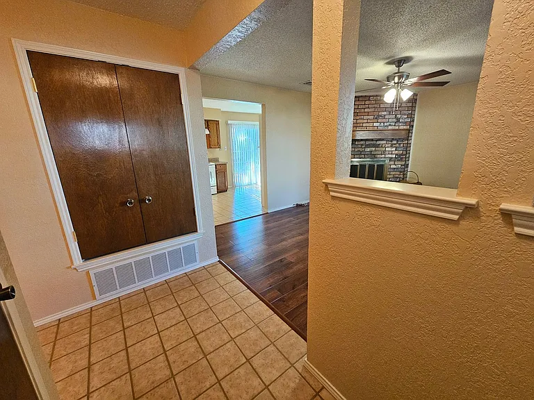 400 Hallmark Dr — Photo 6