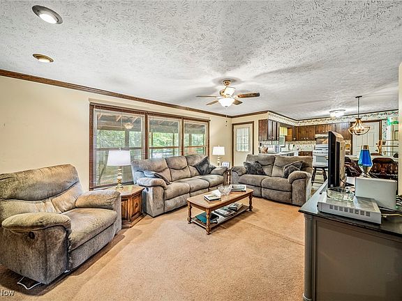 3rd image of 6624 Belvoir Ct