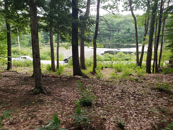 3rd image of 483 Lakeview Dr